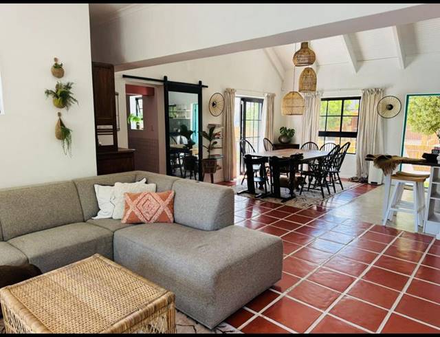 5 BEDROOM PROPERTY TO RENT IN SANDBAAI